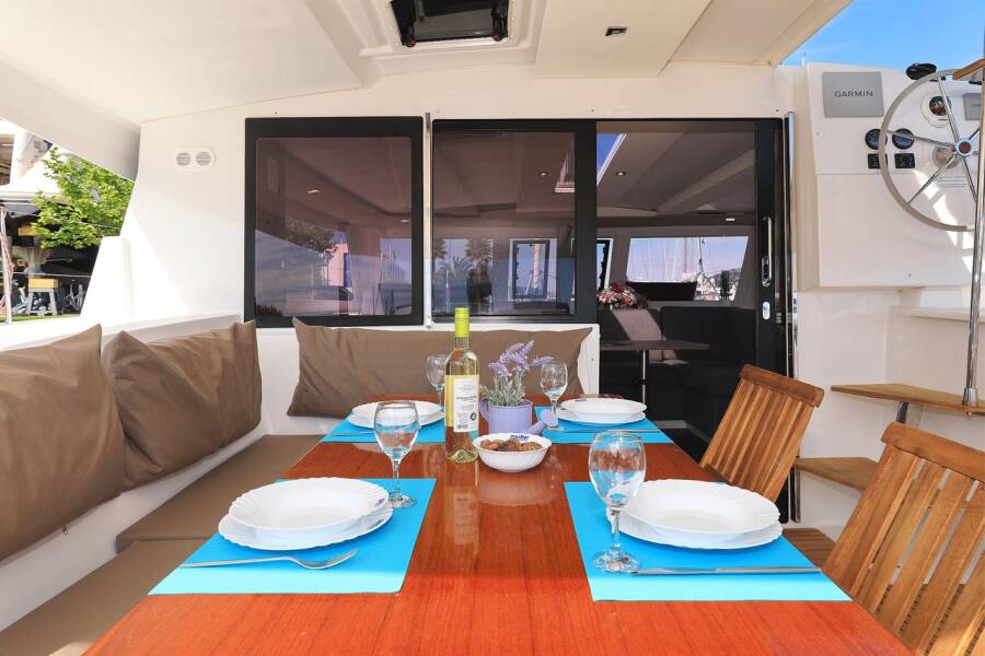 Fountaine Pajot Lucia 40