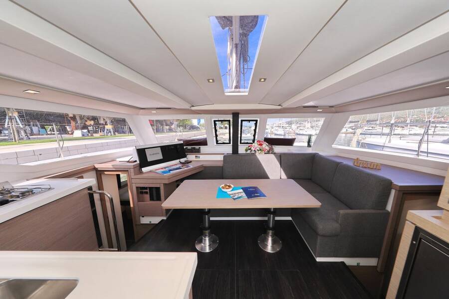 Fountaine Pajot Lucia 40