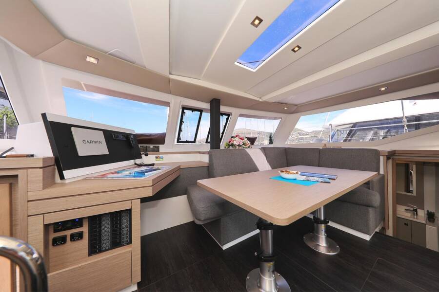 Fountaine Pajot Lucia 40