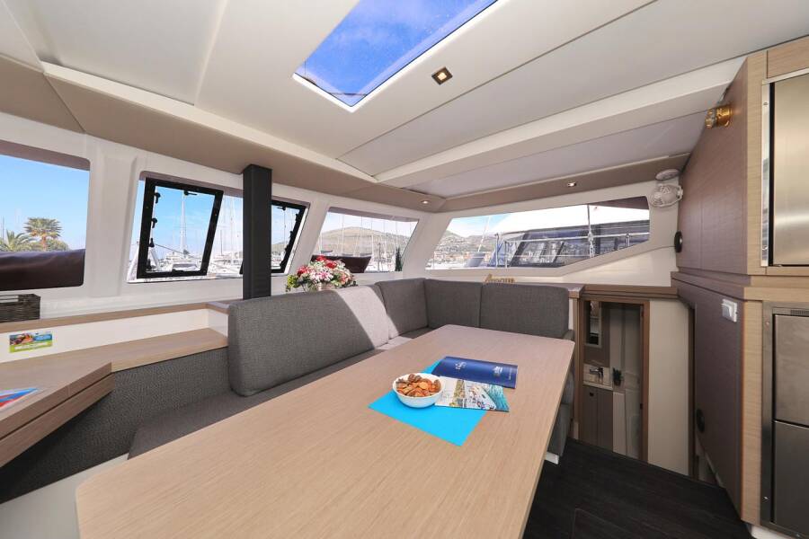 Fountaine Pajot Lucia 40