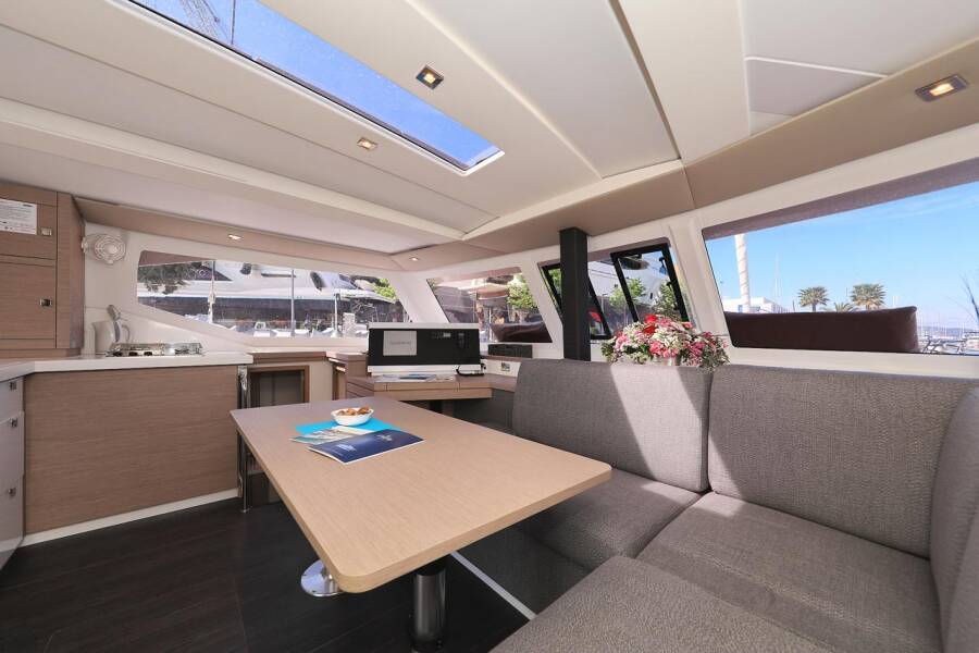 Fountaine Pajot Lucia 40