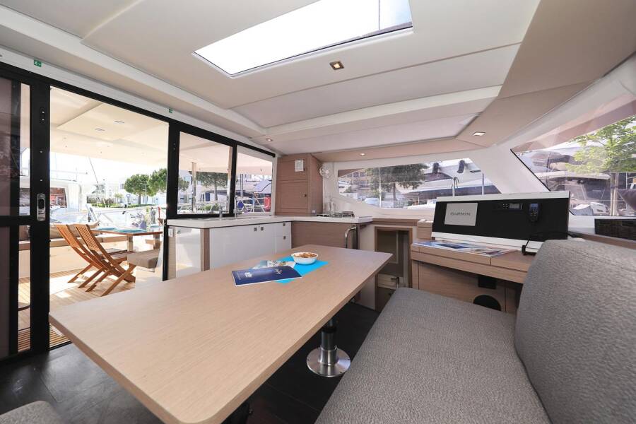 Fountaine Pajot Lucia 40