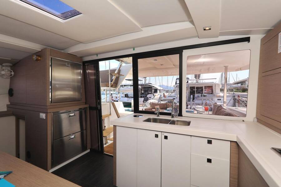 Fountaine Pajot Lucia 40