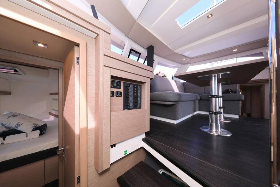 Fountaine Pajot Lucia 40