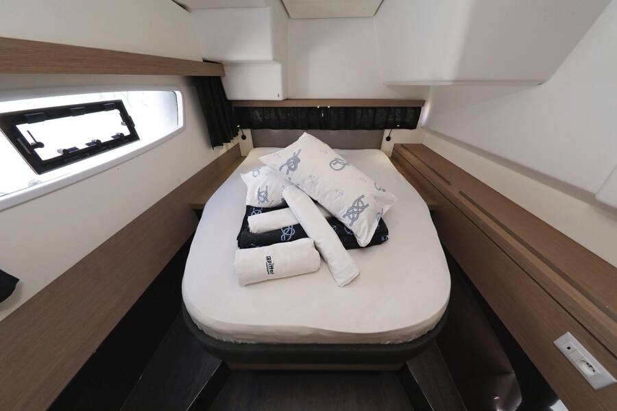 Fountaine Pajot Lucia 40