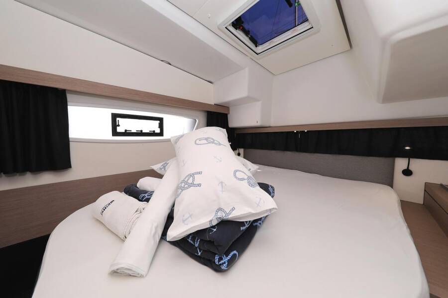 Fountaine Pajot Lucia 40