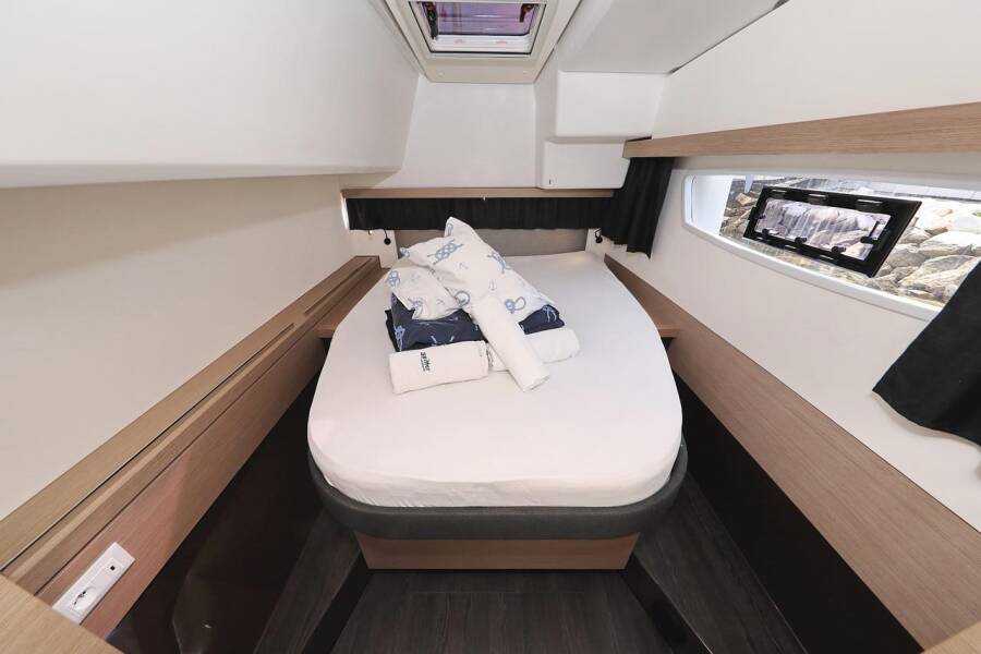 Fountaine Pajot Lucia 40