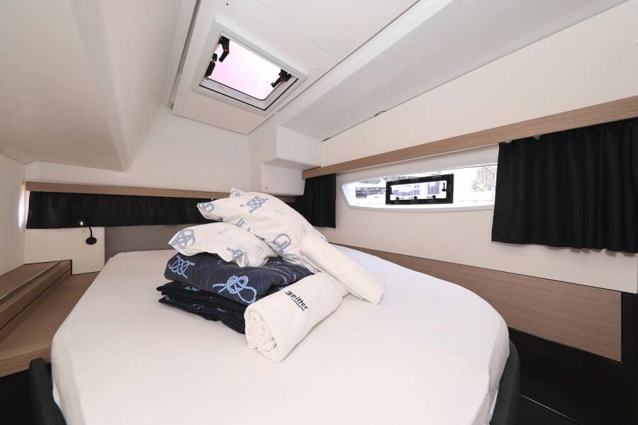 Fountaine Pajot Lucia 40