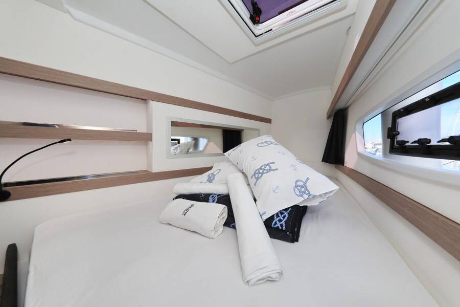 Fountaine Pajot Lucia 40