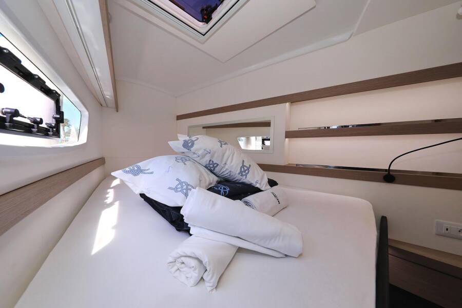 Fountaine Pajot Lucia 40