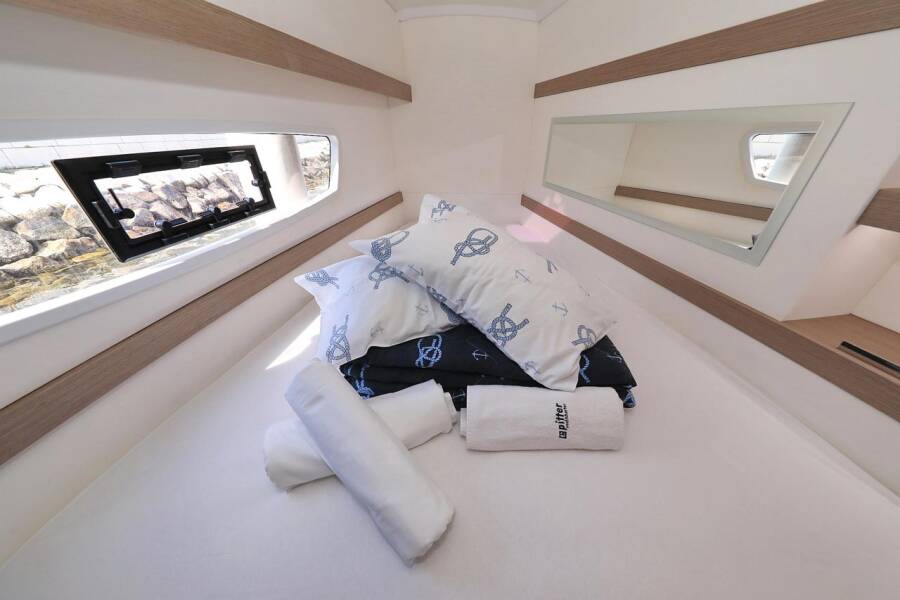 Fountaine Pajot Lucia 40