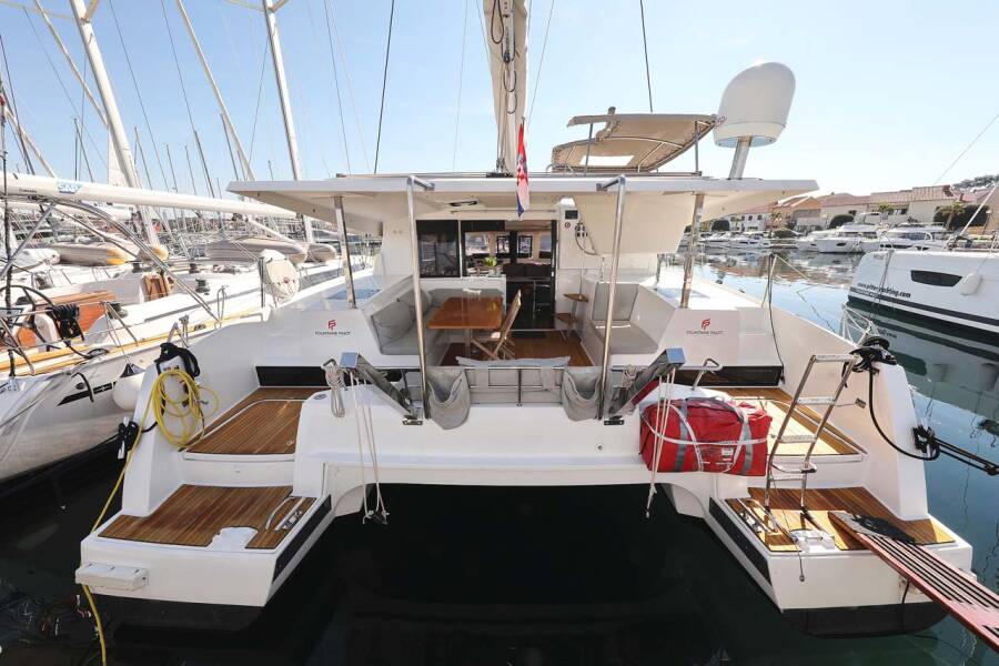 Fountaine Pajot Lucia 40