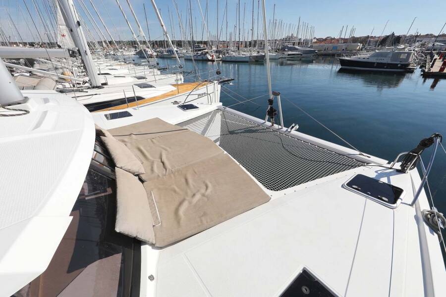 Fountaine Pajot Lucia 40