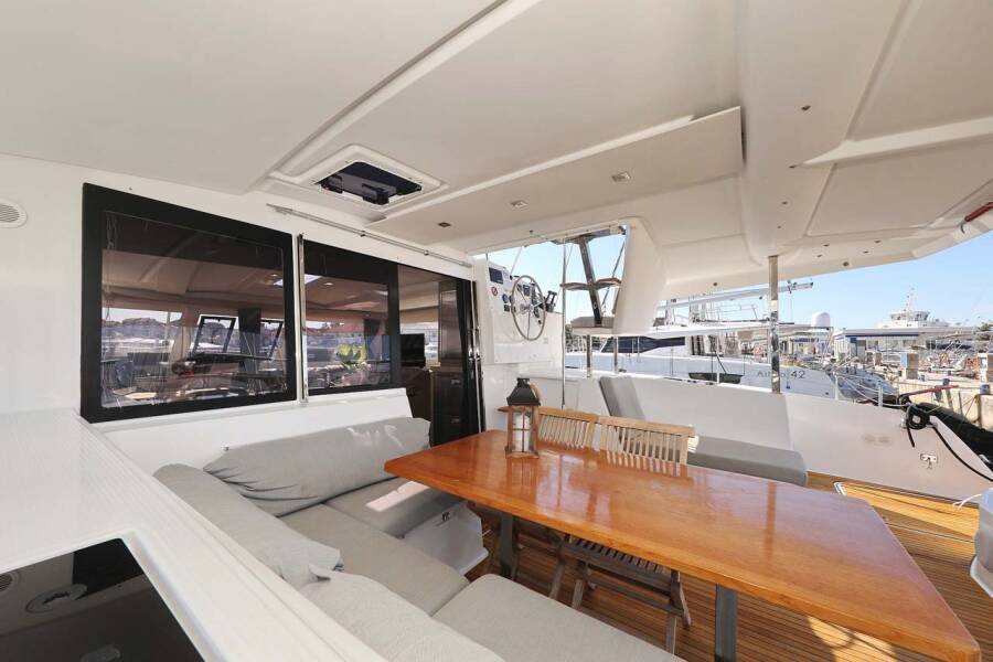 Fountaine Pajot Lucia 40