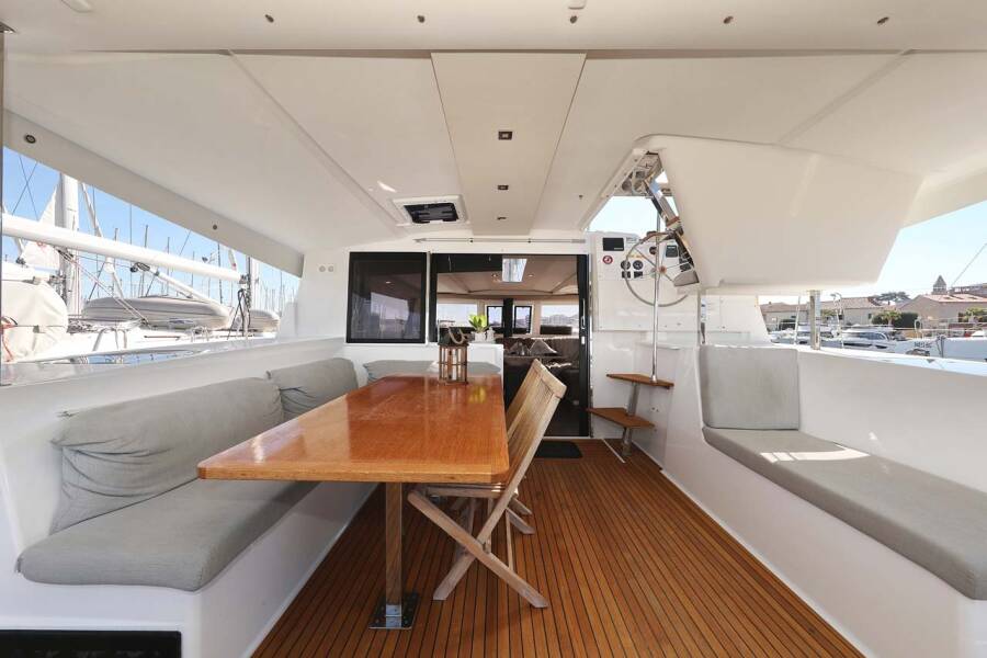 Fountaine Pajot Lucia 40