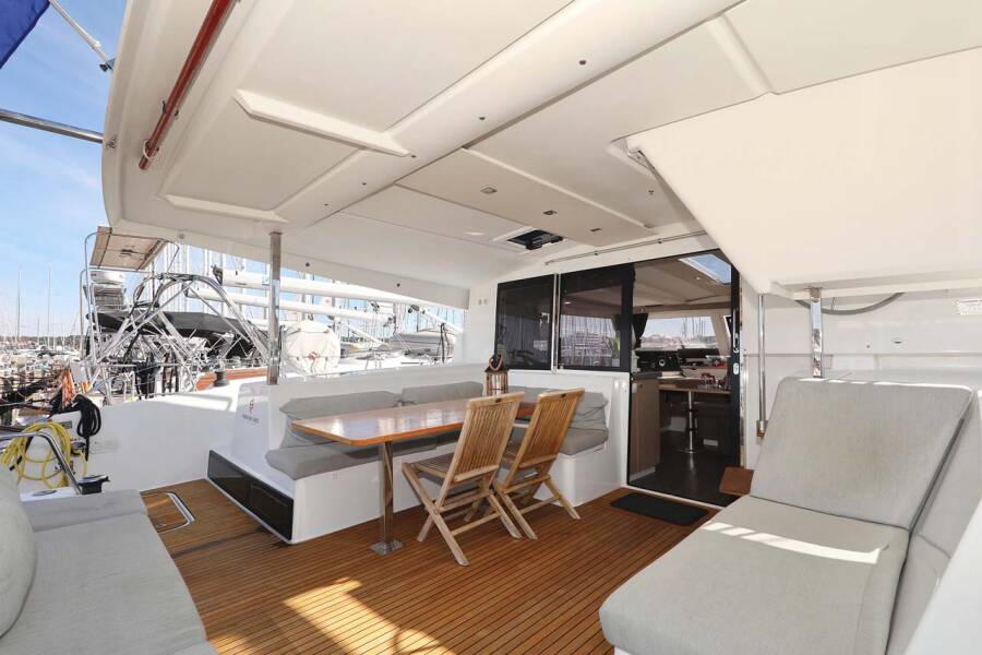 Fountaine Pajot Lucia 40