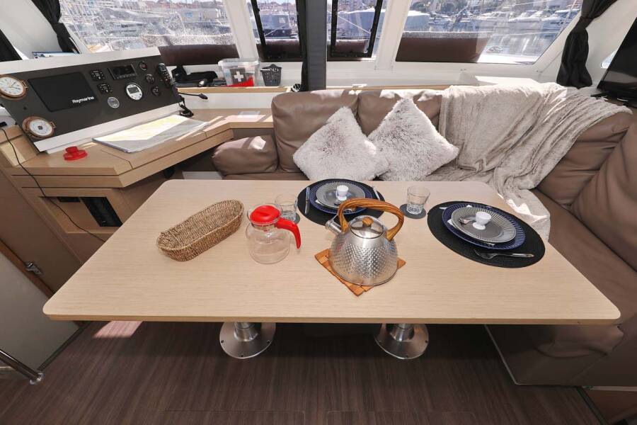 Fountaine Pajot Lucia 40