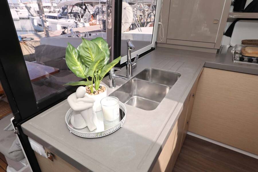 Fountaine Pajot Lucia 40