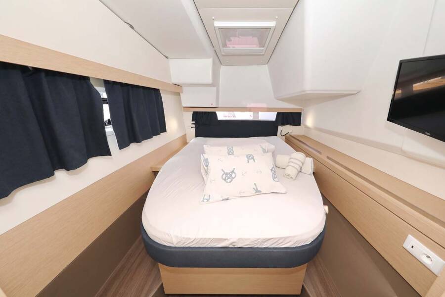 Fountaine Pajot Lucia 40