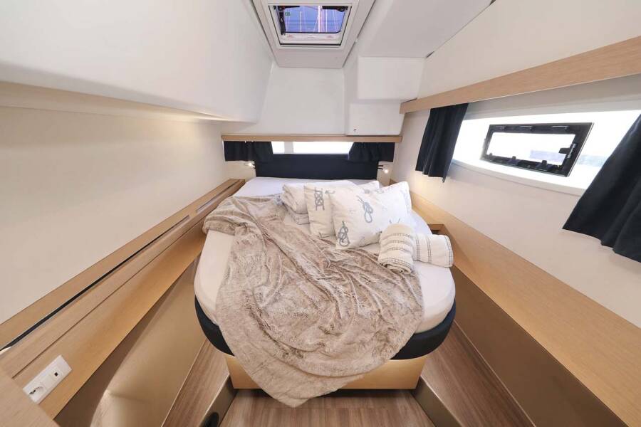 Fountaine Pajot Lucia 40