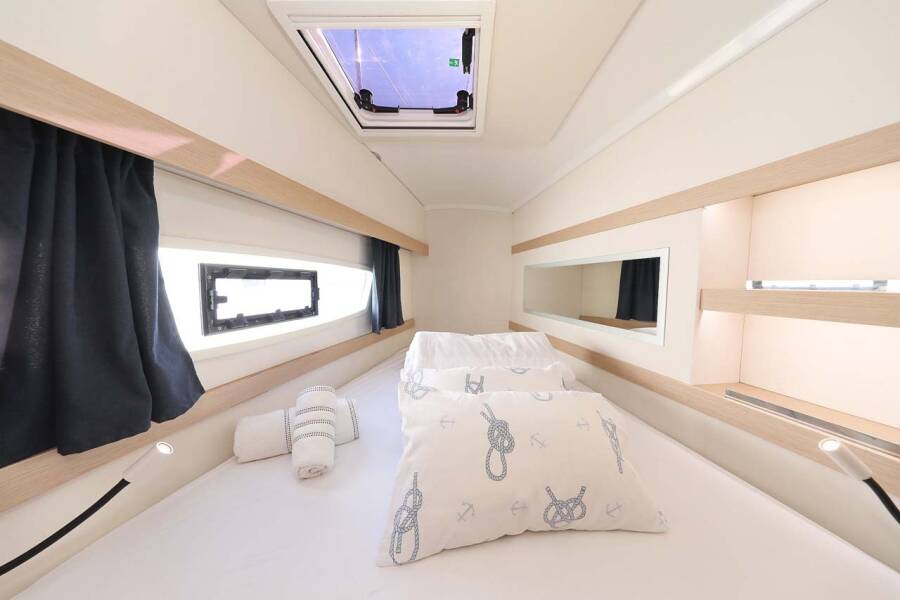 Fountaine Pajot Lucia 40