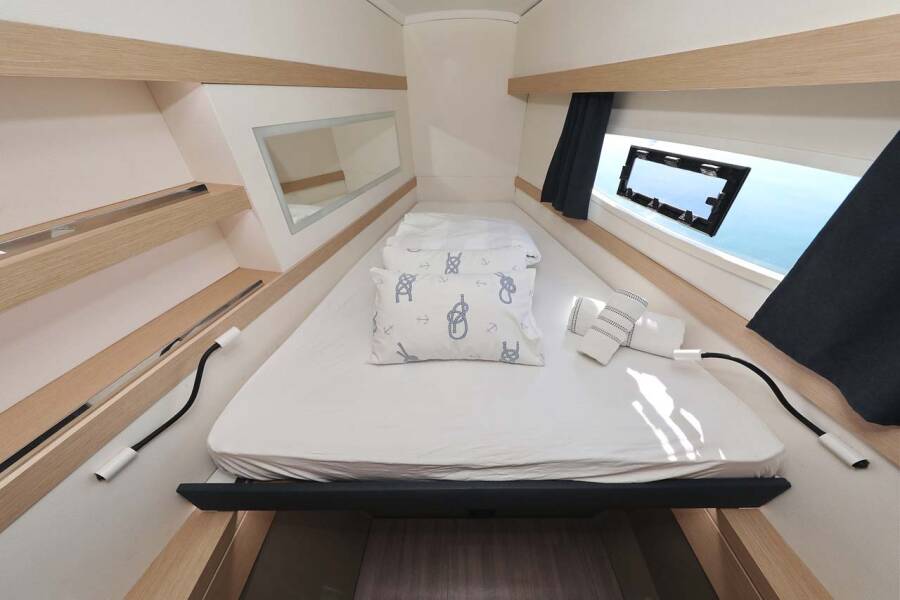 Fountaine Pajot Lucia 40