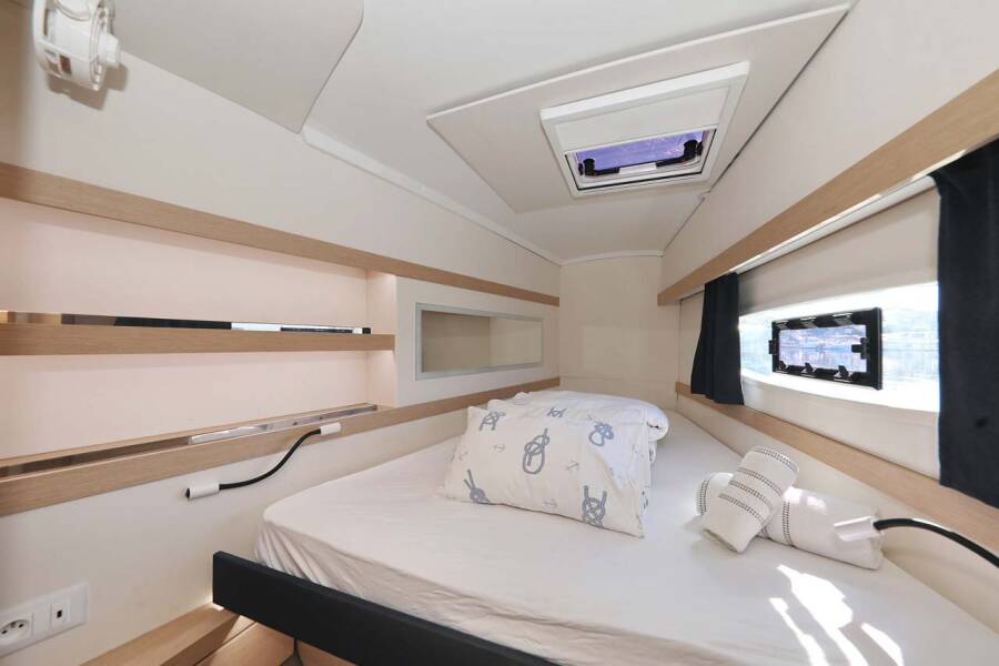 Fountaine Pajot Lucia 40