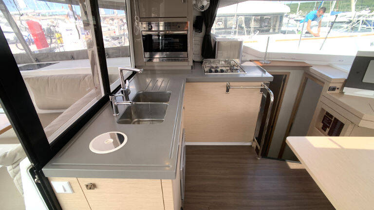 Fountaine Pajot Lucia 40