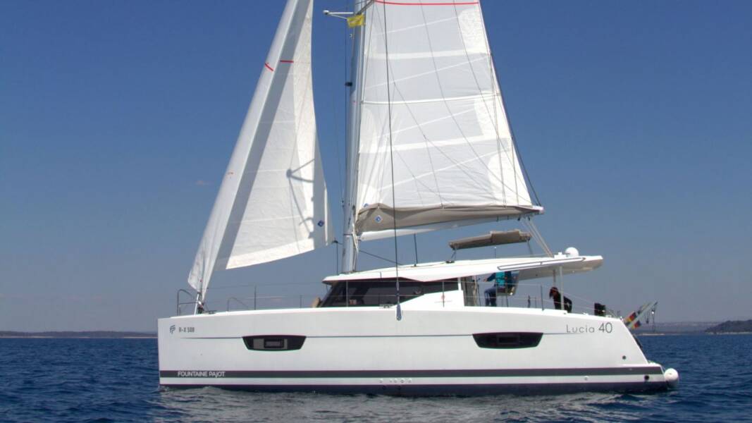 Fountaine Pajot Lucia 40