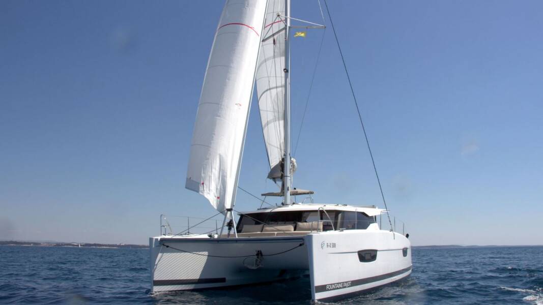 Fountaine Pajot Lucia 40