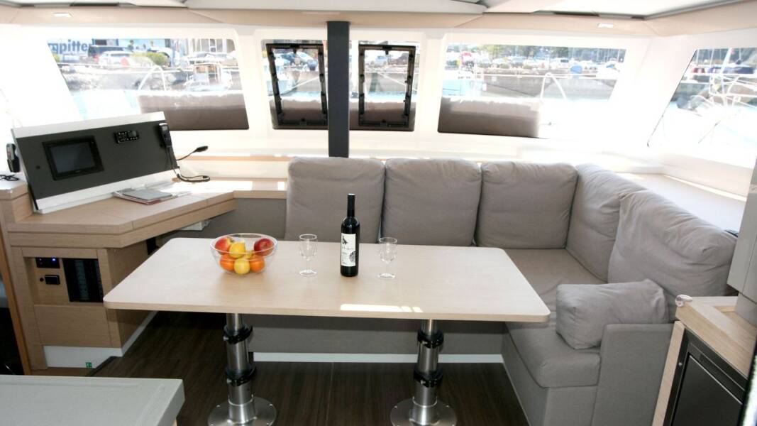 Fountaine Pajot Lucia 40