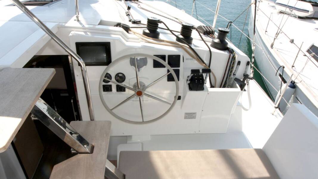 Fountaine Pajot Lucia 40