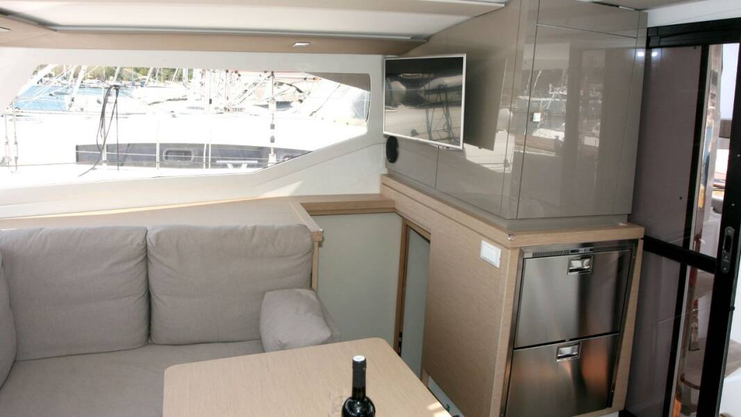 Fountaine Pajot Lucia 40