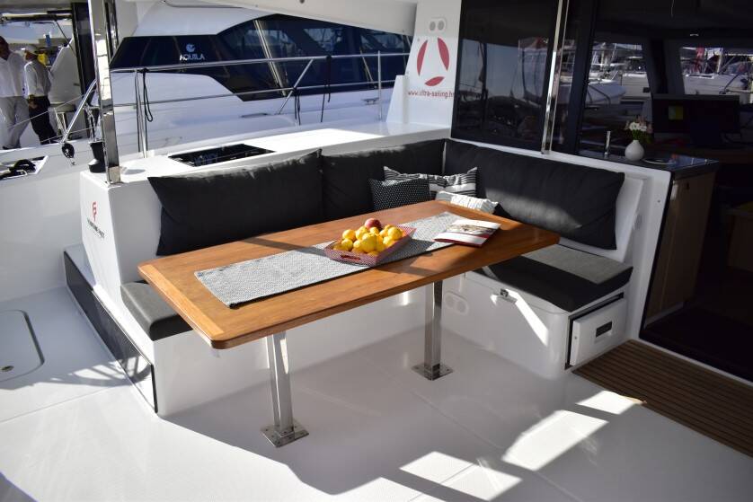 Fountaine Pajot Lucia 40