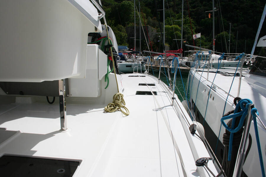 Fountaine Pajot Lucia 40