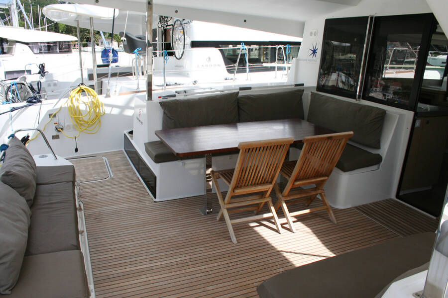 Fountaine Pajot Lucia 40