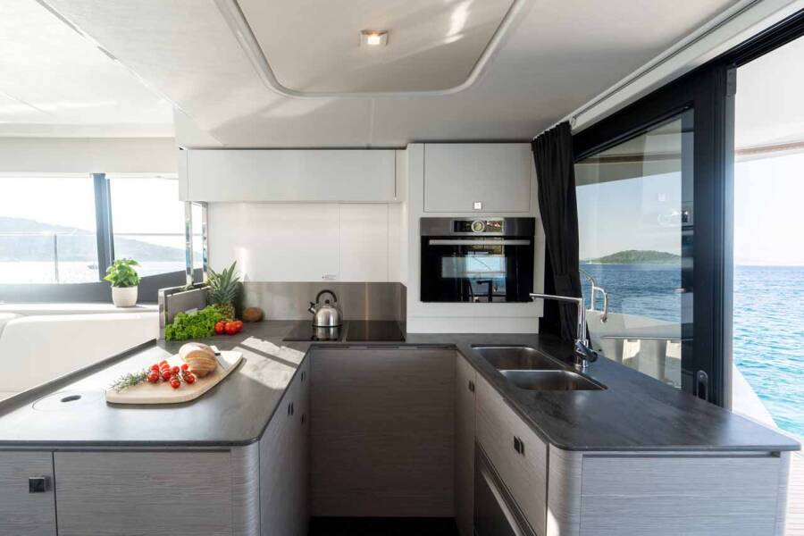 Fountaine Pajot MY6