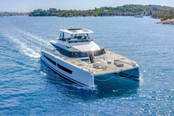 Fountaine Pajot Power 67