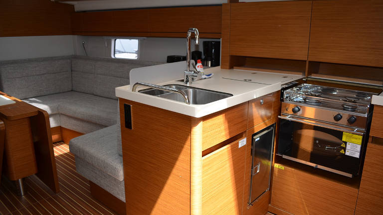 Hanse 418