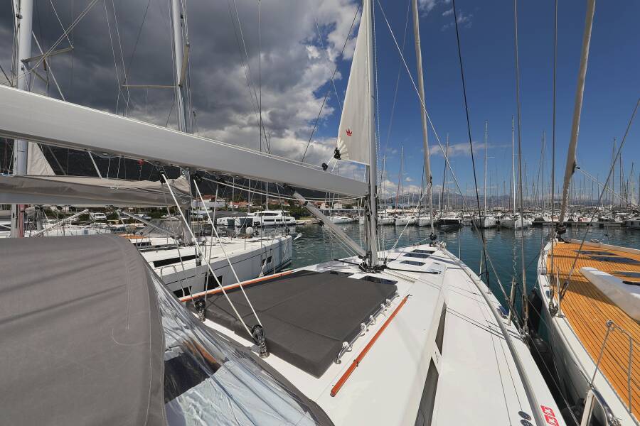 Hanse 548