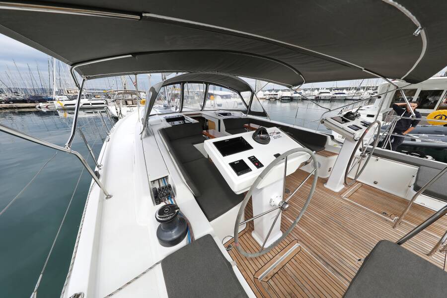 Hanse 548