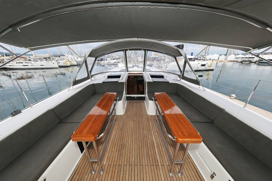 Hanse 548