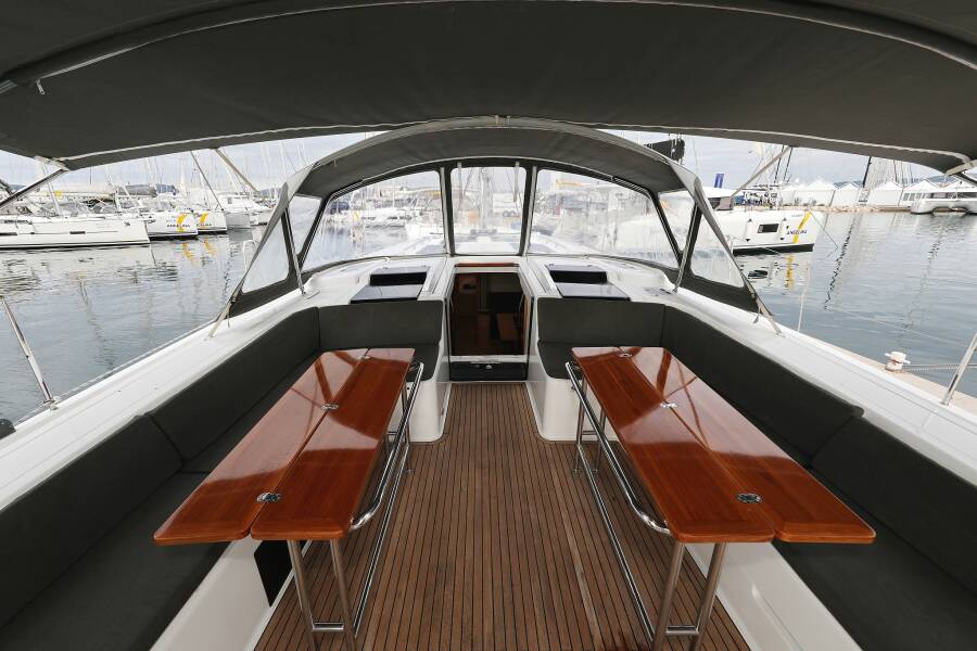 Hanse 548