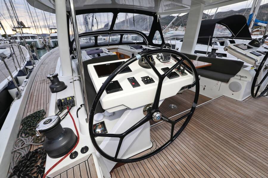 Hanse 588