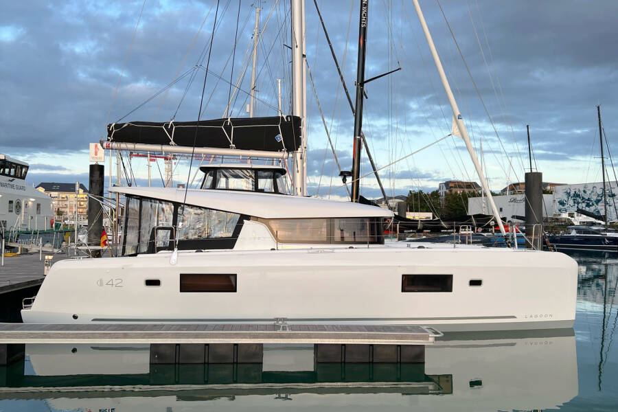 Lagoon 42