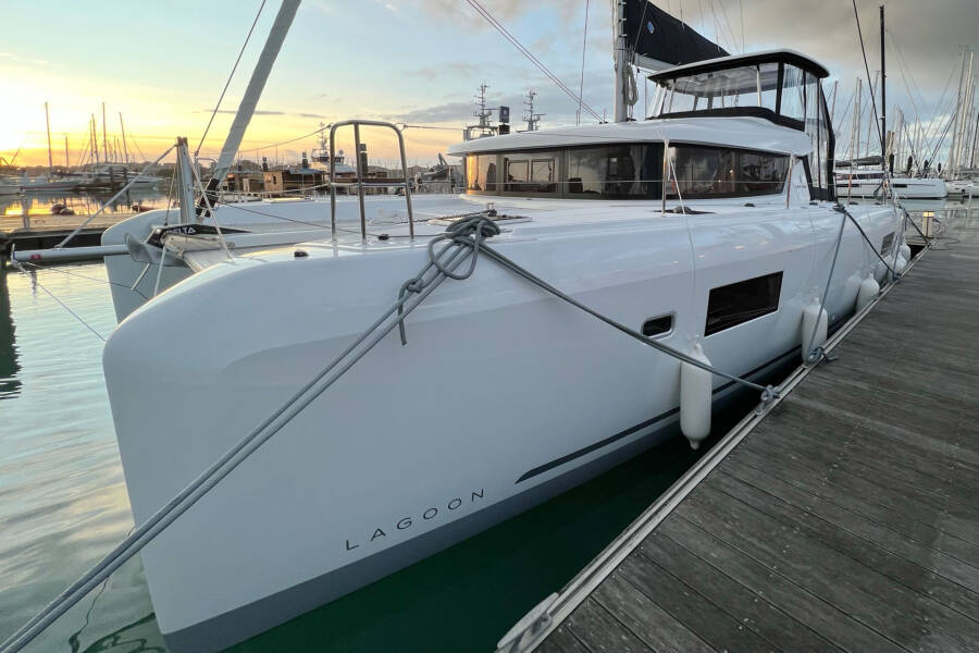 Lagoon 42