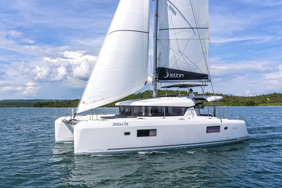 Lagoon 42