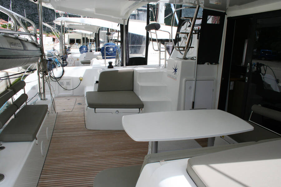 Lagoon 42