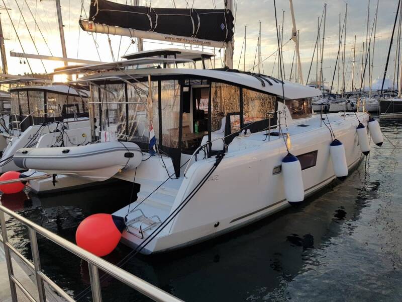 Lagoon 42