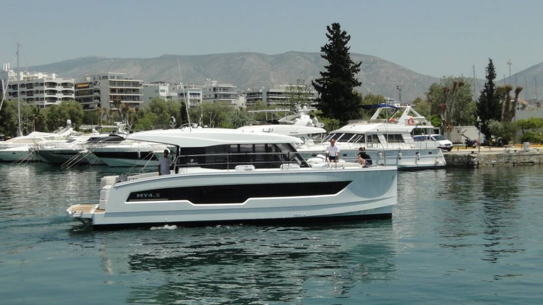 Motor Yacht 4.S